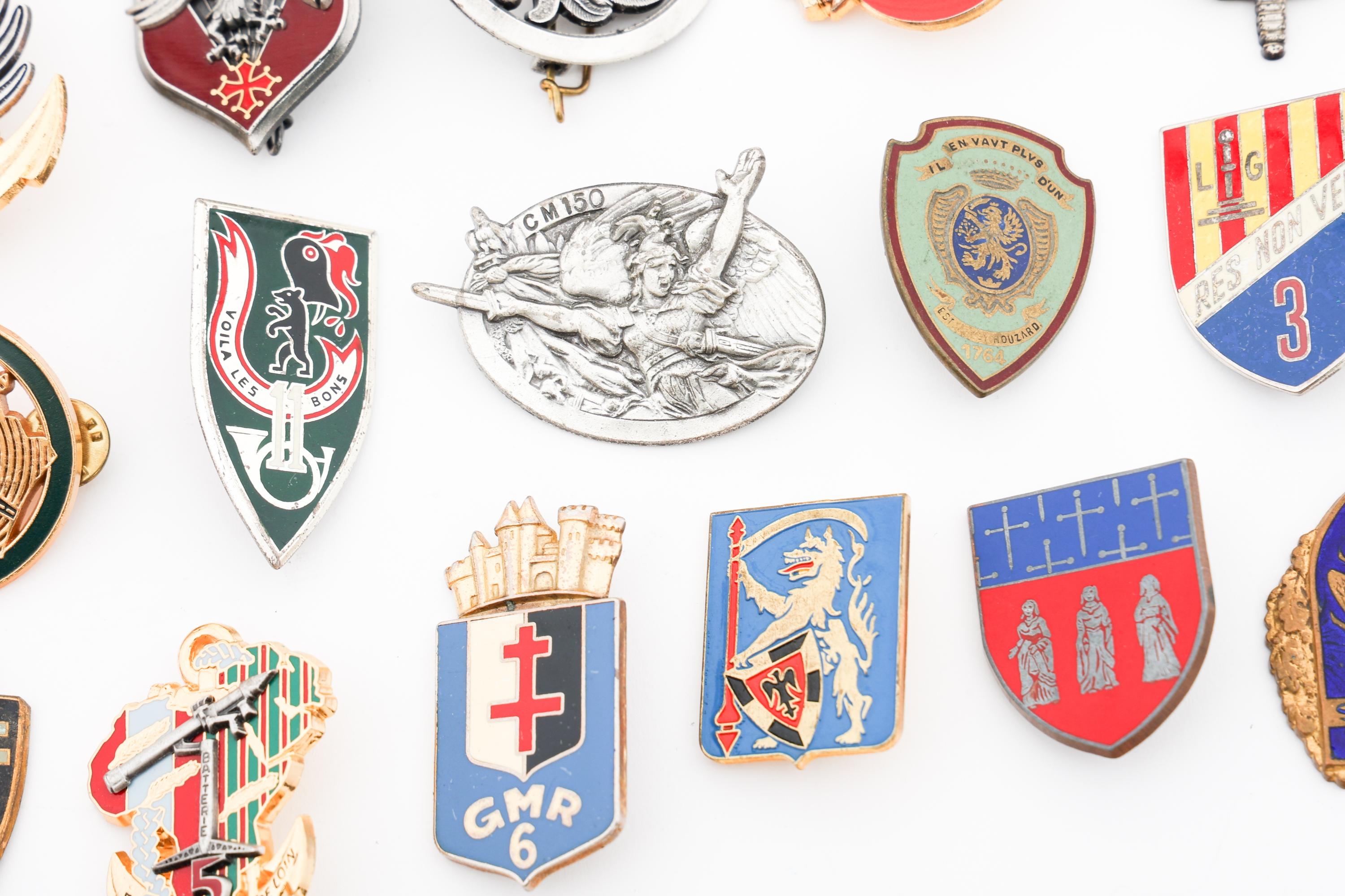 COLD WAR - CURRENT FRENCH INSIGNIA & CAP BADGES