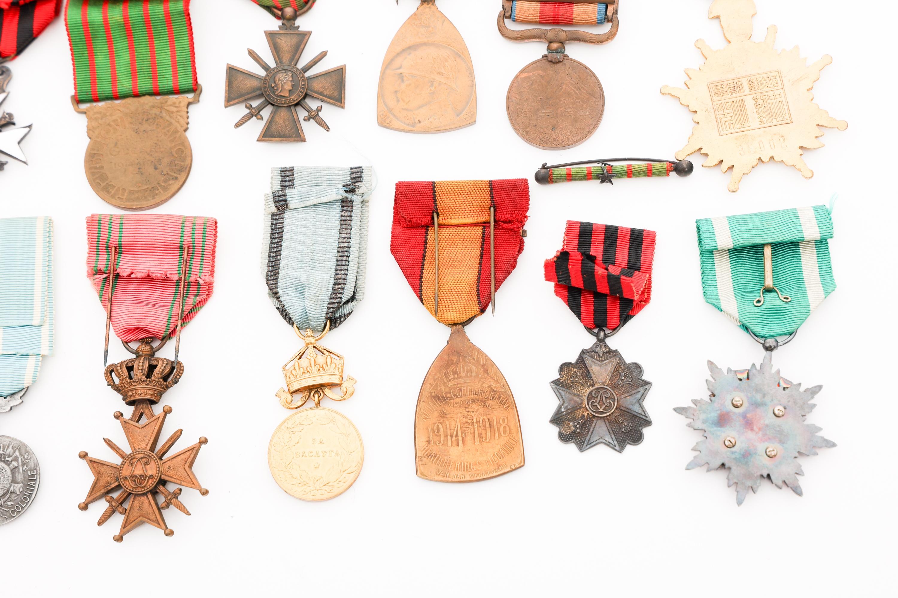 WWI - WWII WORLD MILITARY MEDALS & AWARDS