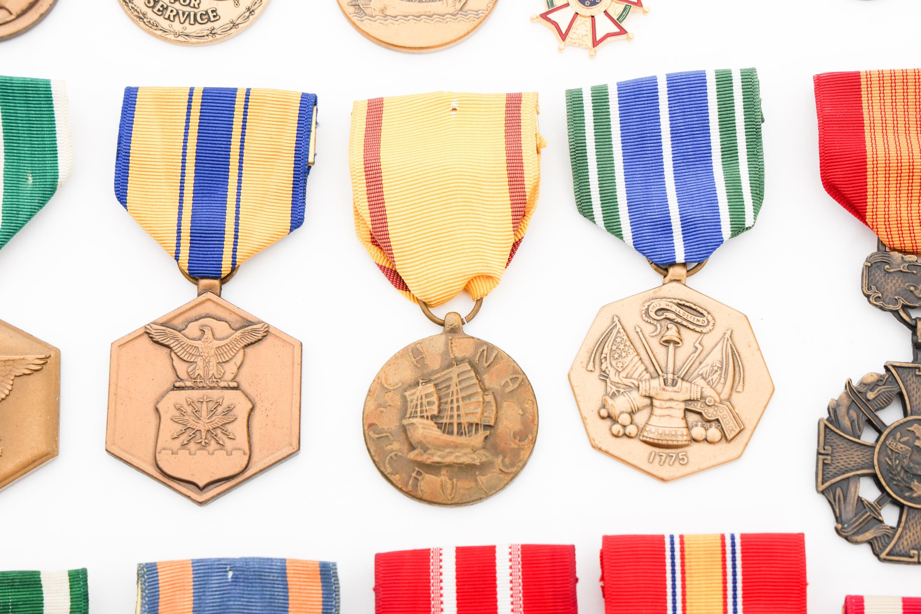 US MILITARY MEDALS & COMMEMORATIVE SERVICE MEDALS