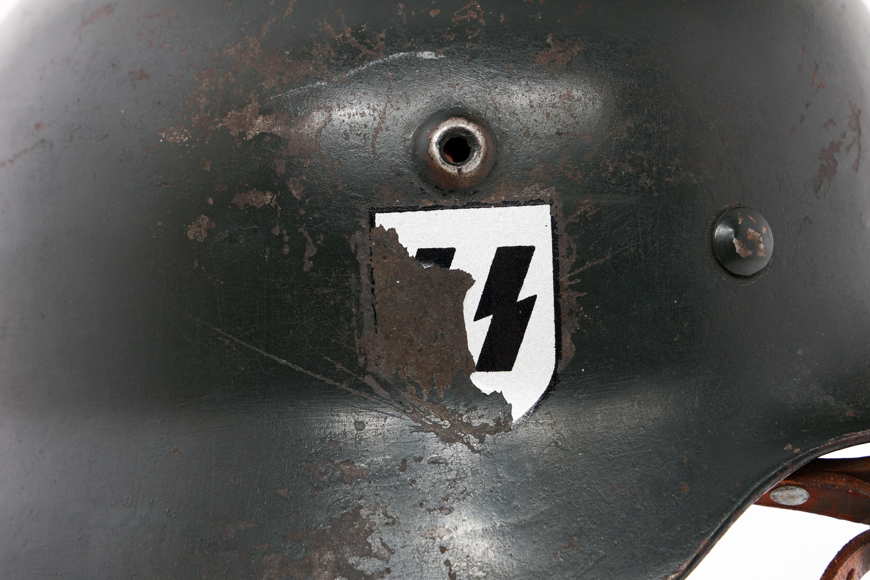 REFURBISHED WWII GERMAN M40 COMBAT HELMET