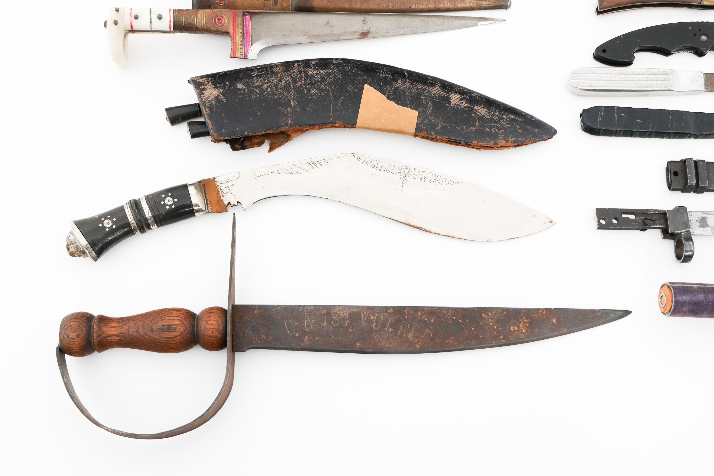 WWII - CURRENT CIVILIAN & MILITARY KNIVES & DAGGER