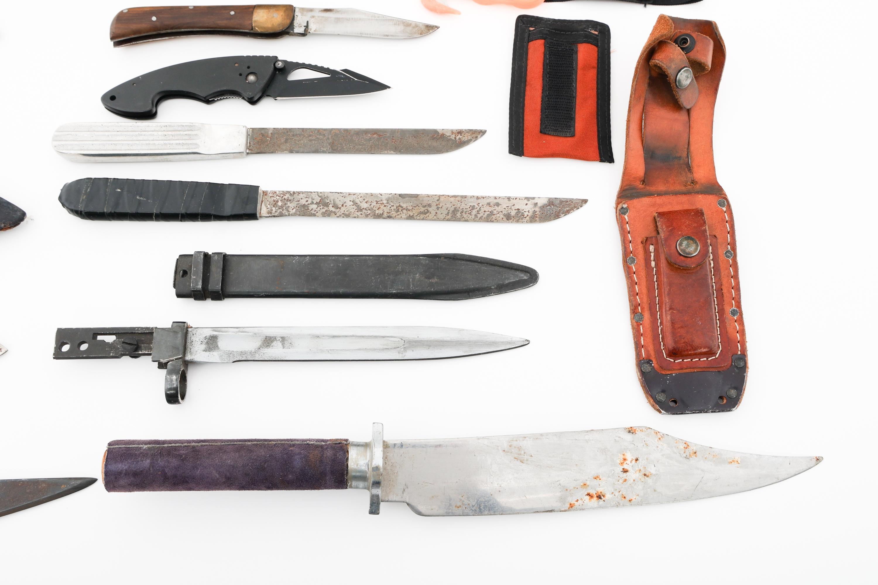 WWII - CURRENT CIVILIAN & MILITARY KNIVES & DAGGER