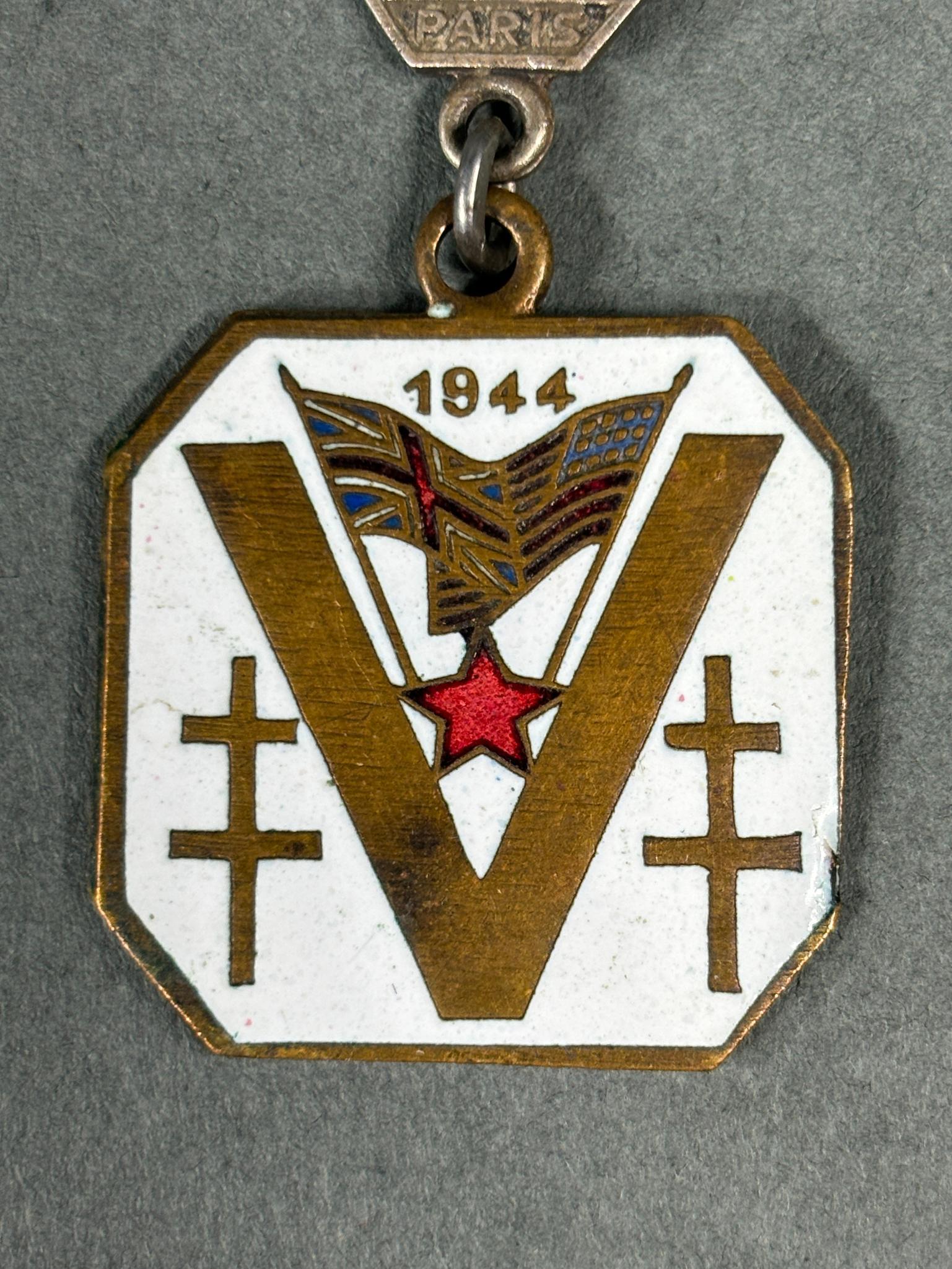 WWII FRENCH MADE "V FOR VICTORY" KEY CHAIN SGDG PATENT STAMP