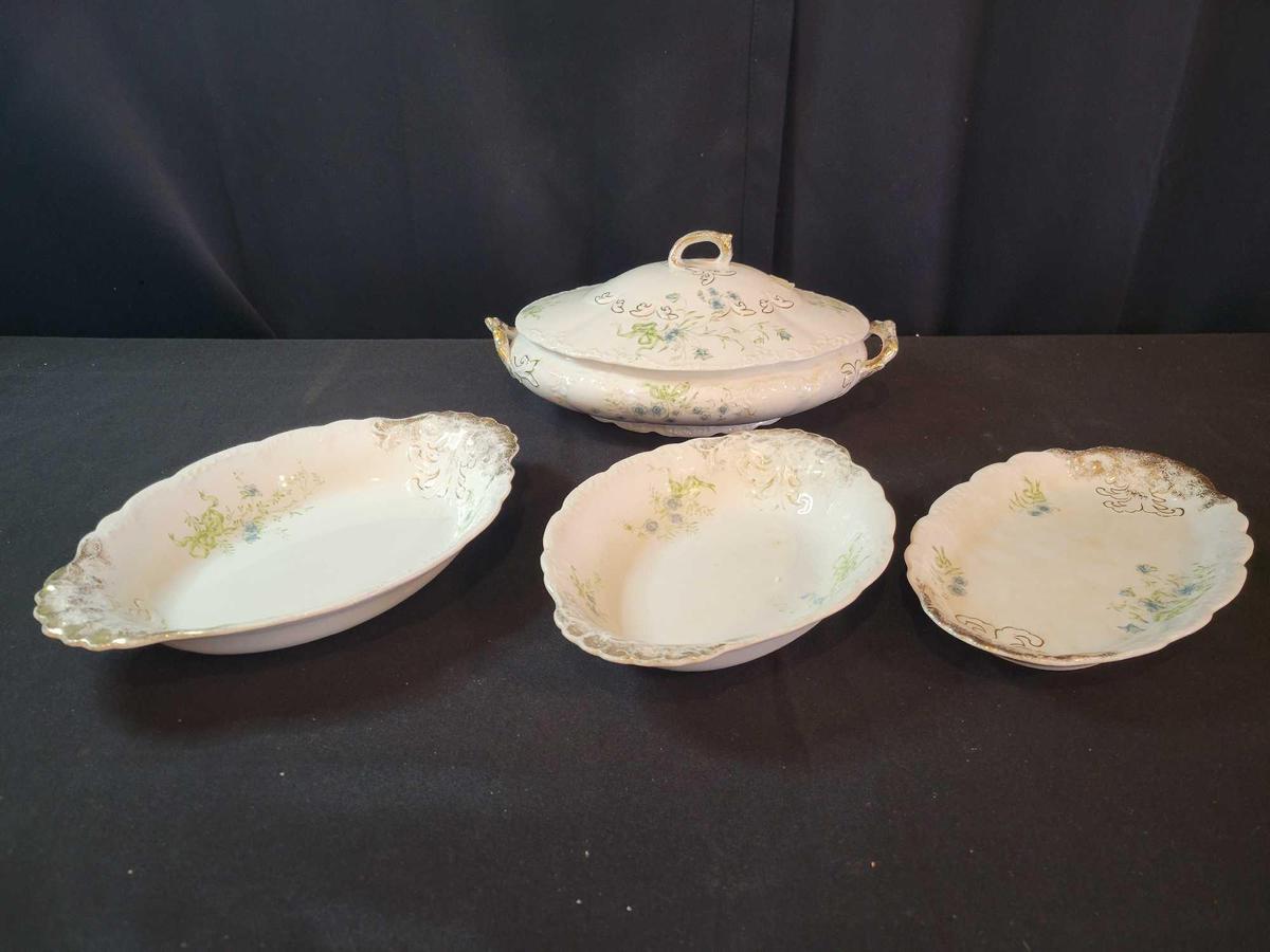 Early matching Warwick china tourine and serving dishes