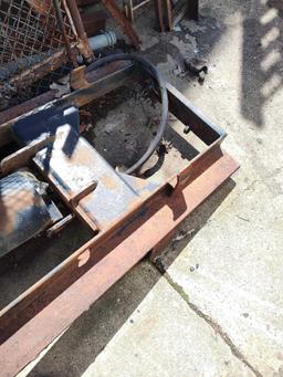 Hydraulic 10ft dump bed hoist assembly, Nice large cylinder, frame work needs welding repair.