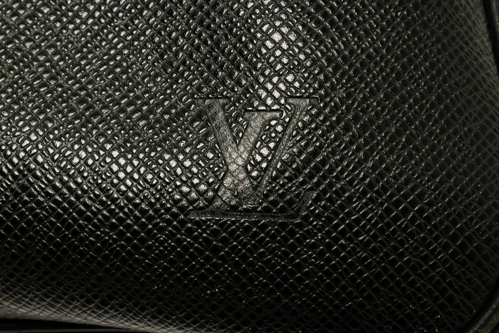 Louis Vuitton Green Taiga Leather Kendall GM Bag