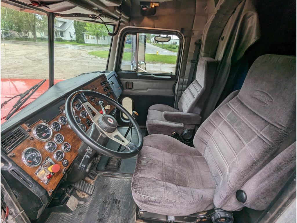 2000 Peterbilt 379 Sleeper