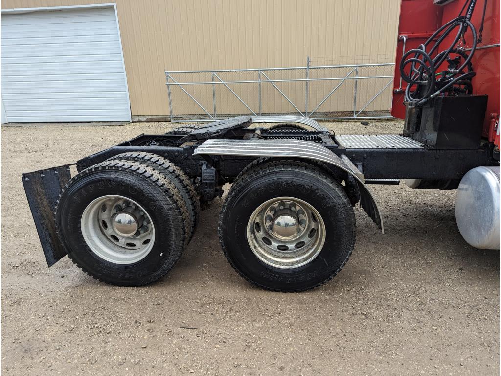 2000 Peterbilt 379 Sleeper