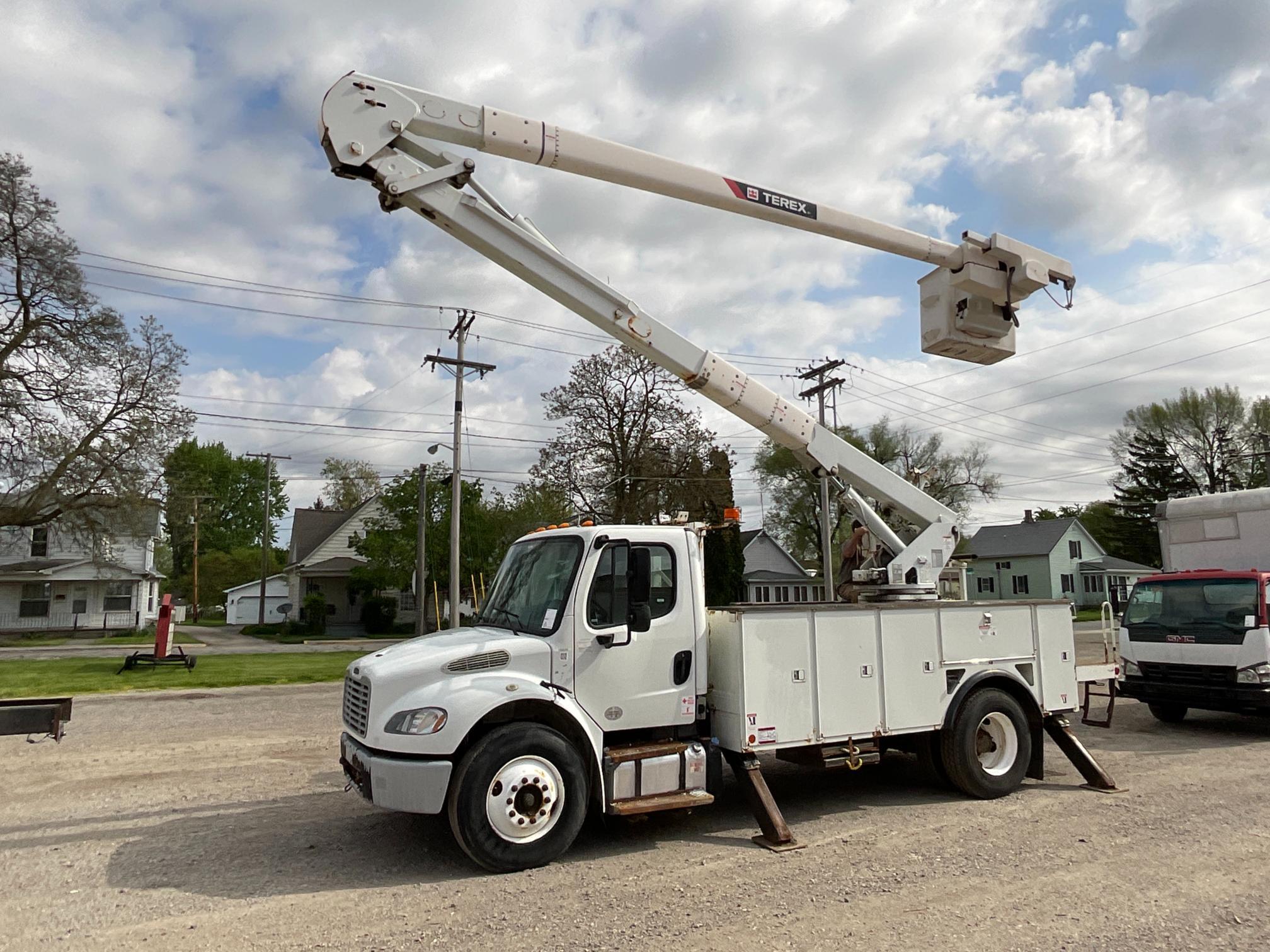 2014 Freightliner M2106 Bucket Truck