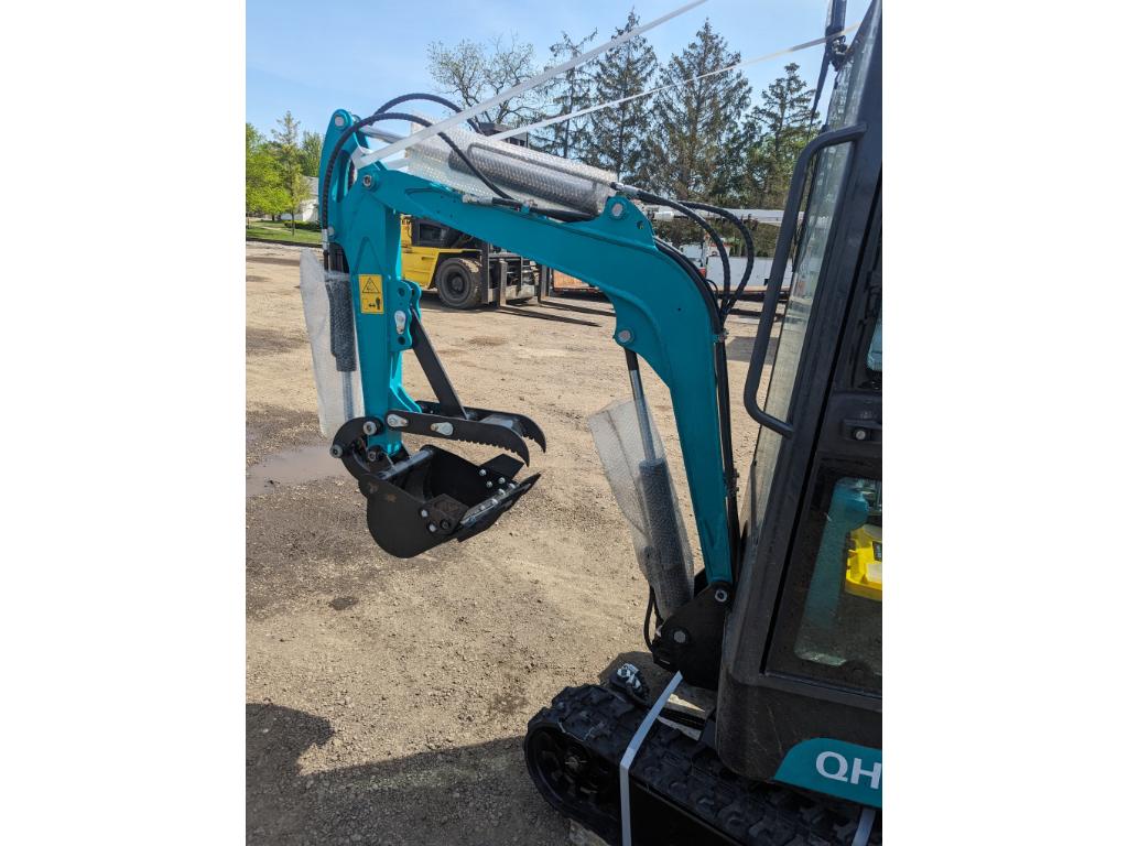 AGT QH13R Mini Excavator