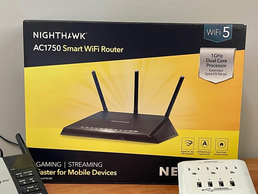 Net gear Gaming & Streaming Router NIB & Portable Phones