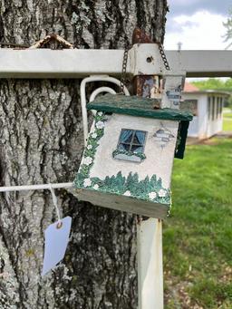 Metal Step-On Sign with Decorative Hanger and Resin Birdhouse