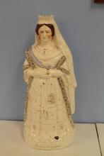 STAFFORDSHIRE FIGURE OF QUEEN OF ENGLAND