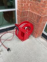 RETRACTABLE HOSE REEL