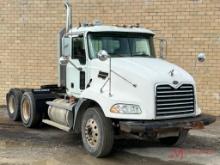 2005 MACK CXN613 DAY CAB TRUCK TRACTOR