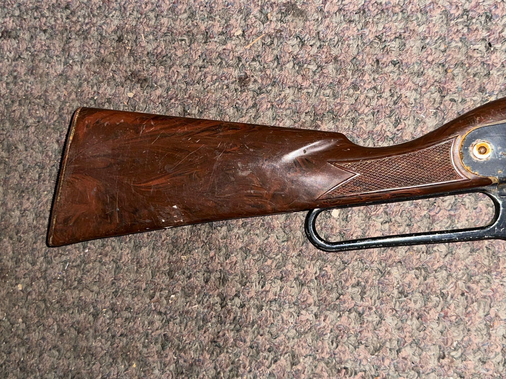 Vintage Daisy Number 960 "Old Trusty Training Rifle" POP Gun