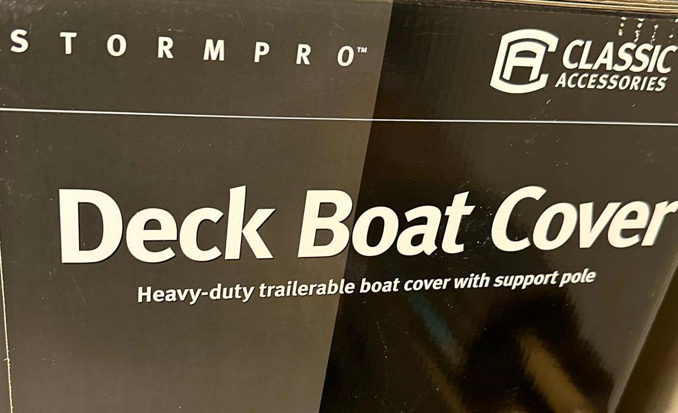 NIB Classic Accessories Storm Pro Heavy Duty Deck Boat Cover fits 22-24ft boats