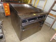 Toastmaster 36'' Electric Commercial Oven/Griddle, 24'' Griddle, 2 Burners,