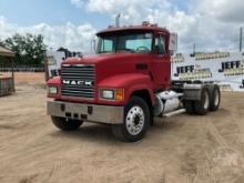 2001 MACK CH613 TANDEM AXLE DAY CAB TRUCK TRACTOR VIN: 1M1AA13Y61W144644