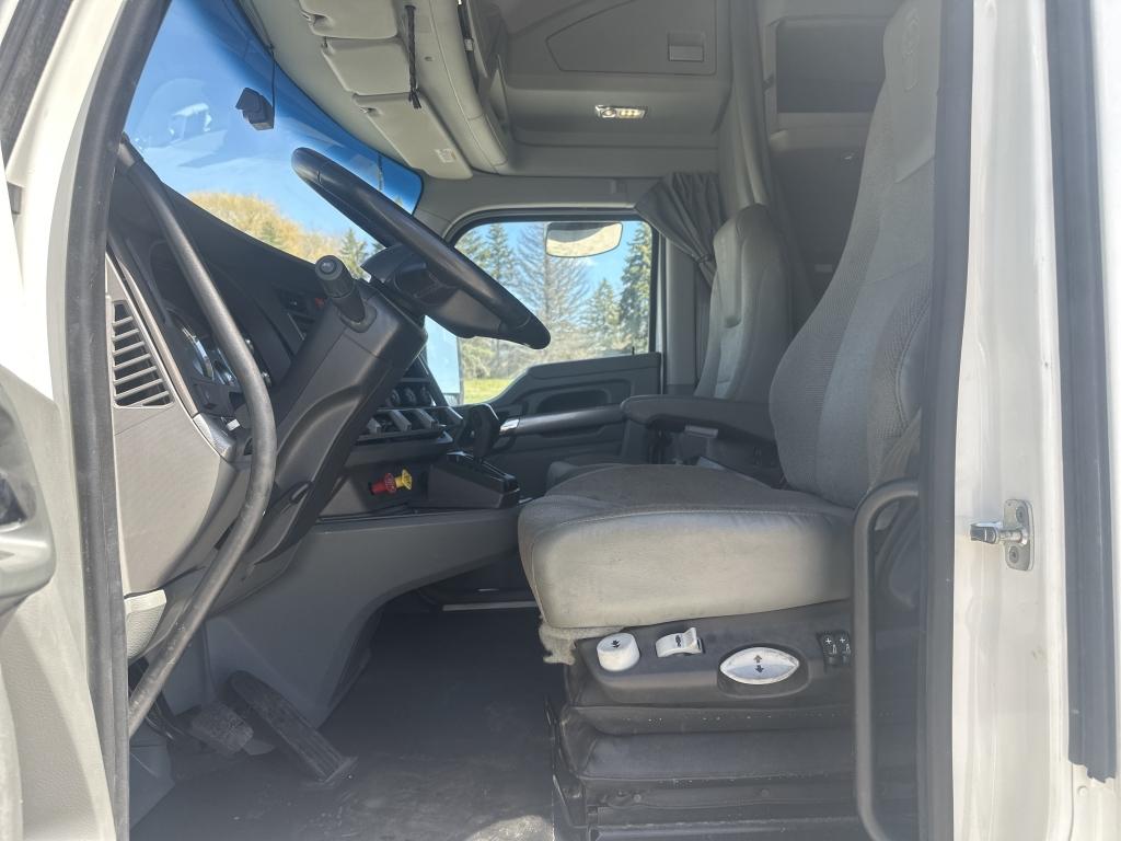 2017 Kenworth T680 Sleeper Cab