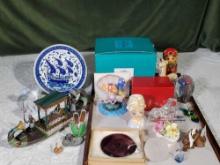 Tray lot Of Around The World Collectibles
