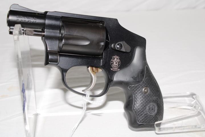 Like New Smith & Wesson 442-1 Hammerless .38 Revolver