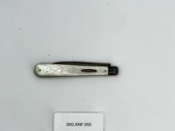 Pearl Scales and Silver Bladed Folding Knife (00G.KNF.055)