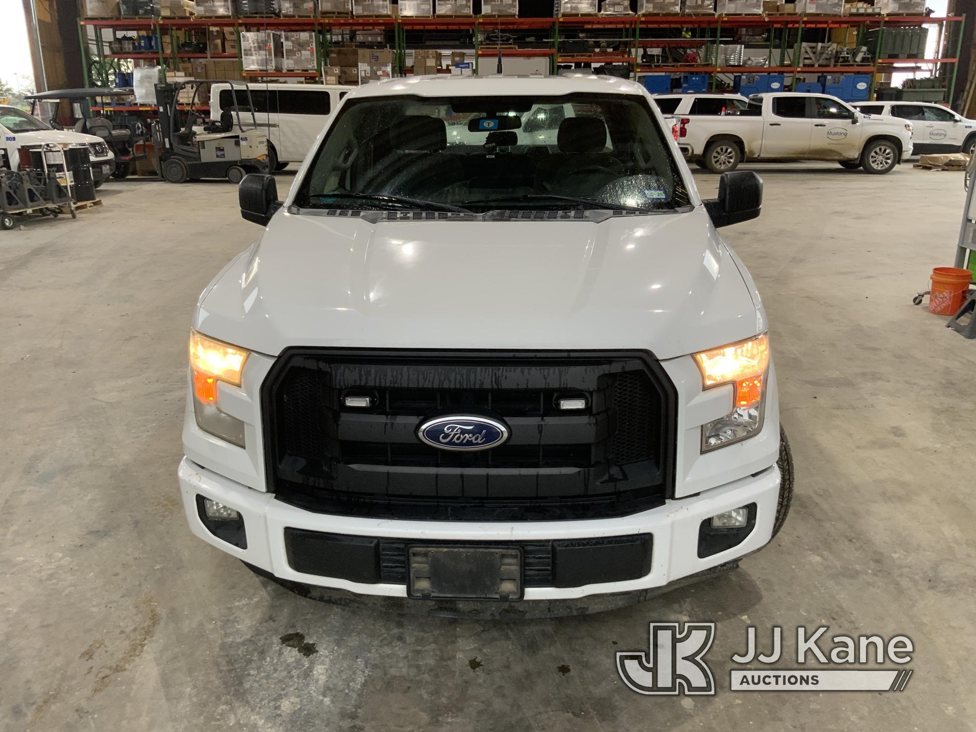 (Aubrey, TX) 2015 Ford F150 Extended-Cab Pickup Truck Runs & Moves) (Body damage
