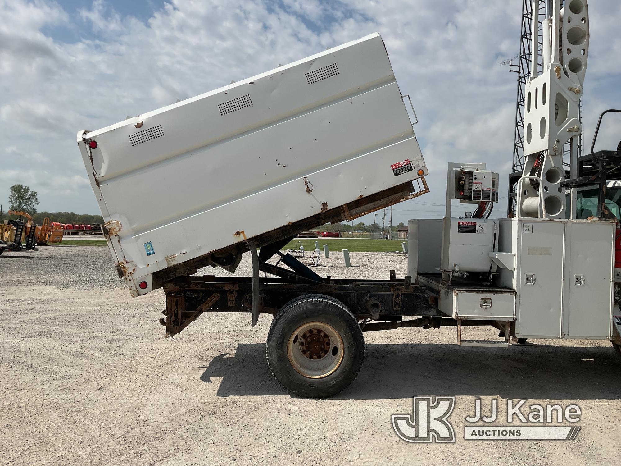 (New London, MO) Altec LRV60E70, Over-Center Bucket Truck mounted behind cab on 2002 Ford F750 Chipp
