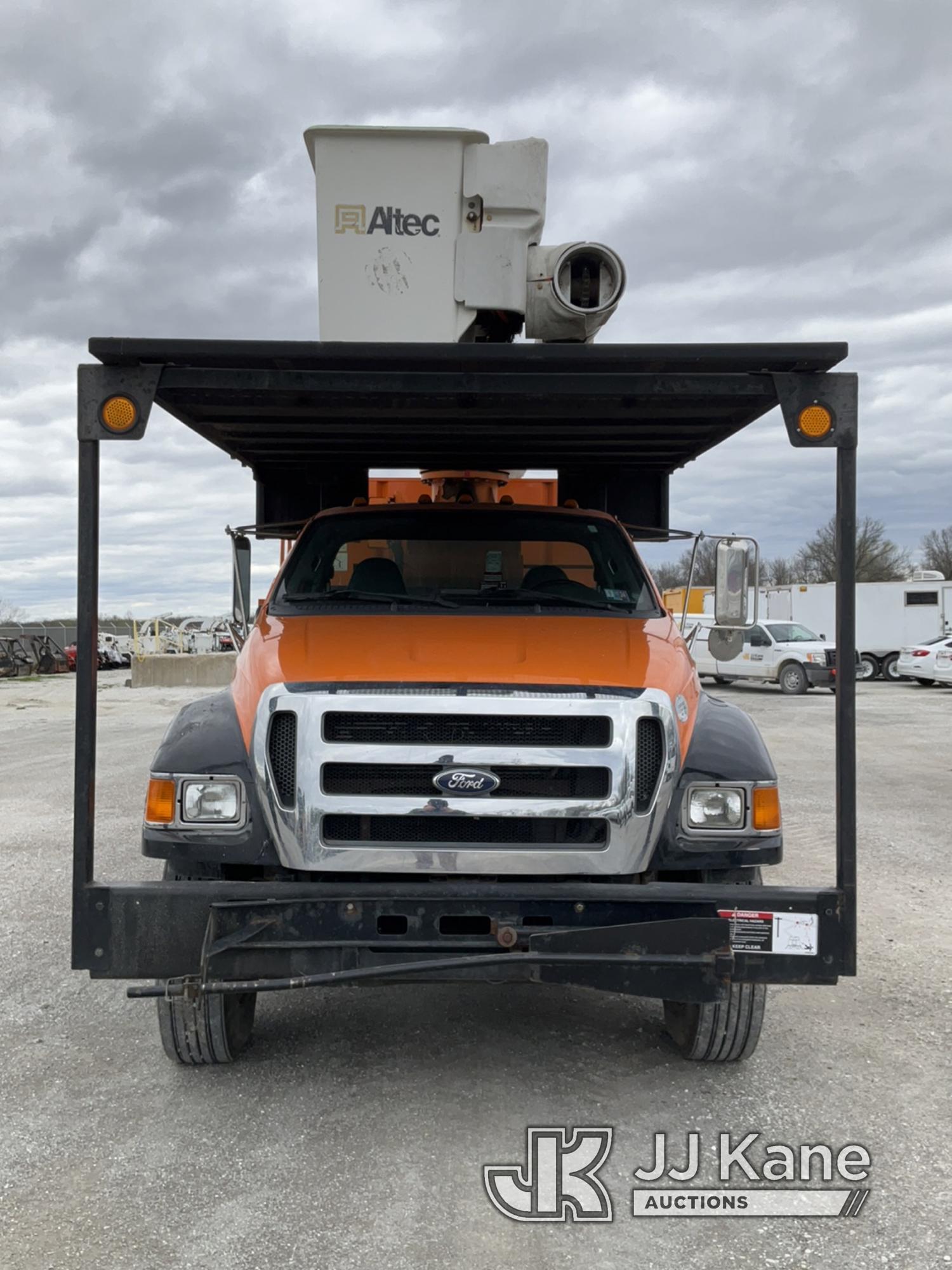 (Hawk Point, MO) Altec LR760-E70, Over-Center Elevator Bucket Truck mounted behind cab on 2013 Ford