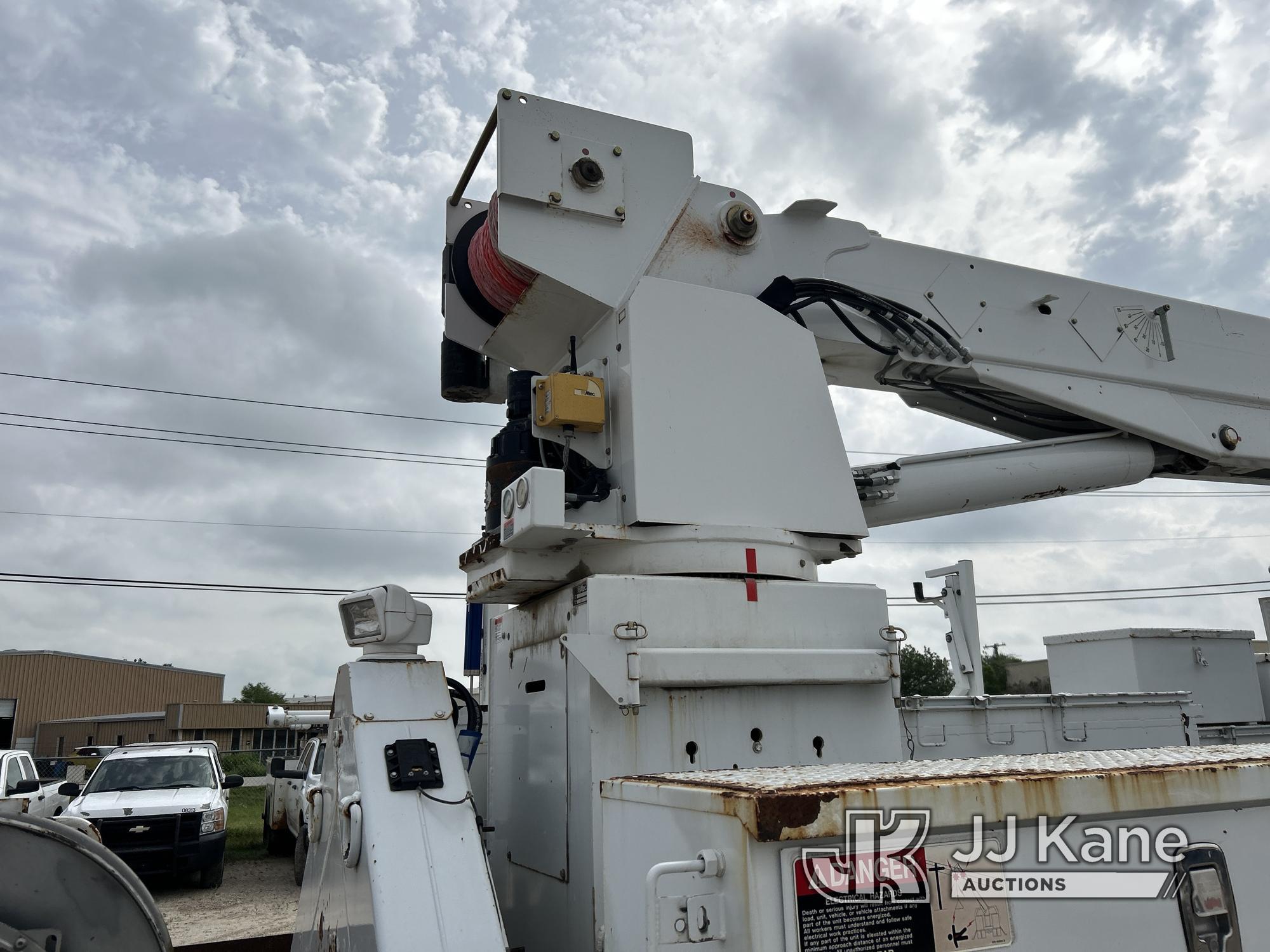 (Waxahachie, TX) Altec D3055B-TR, Hydraulic Truck Crane rear mounted on 2015 FREIGHTLINER M2-106 T/A