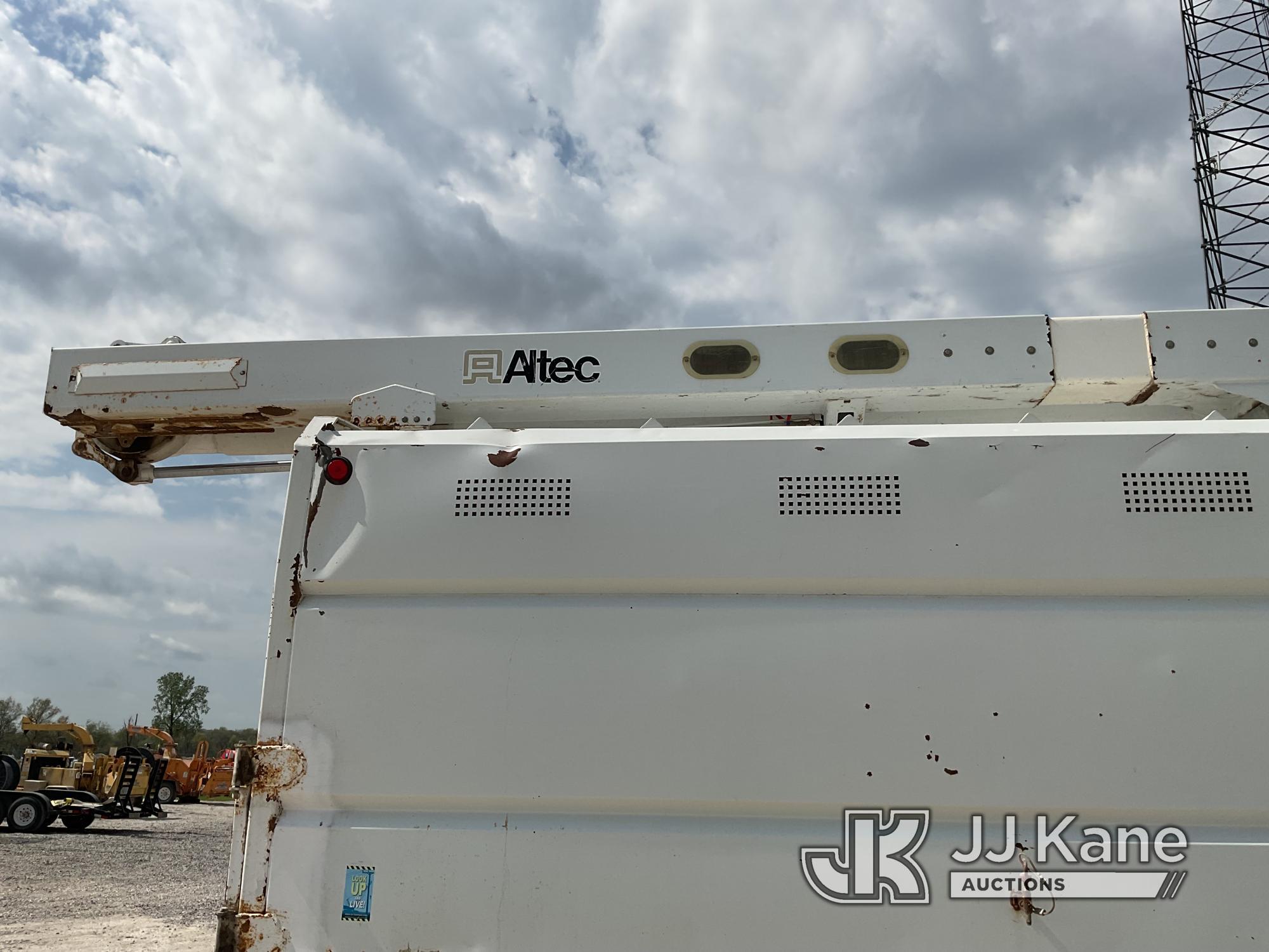 (New London, MO) Altec LRV60E70, Over-Center Bucket Truck mounted behind cab on 2002 Ford F750 Chipp