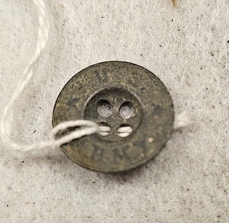 ANTIQUE US ARMY BUTTON
