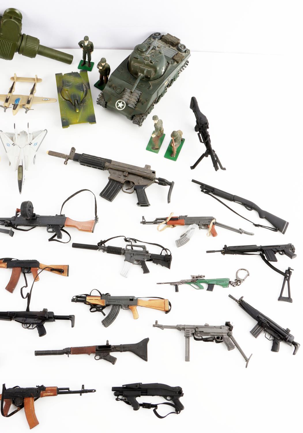 LARGE GROUP OF TOY GUNS & MILITARY FIGURES