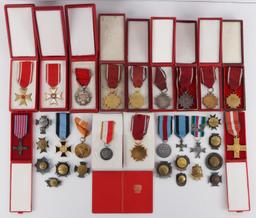 32 WWI TO POST WAR POLISH MILITARY REGIMENT MEDALS
