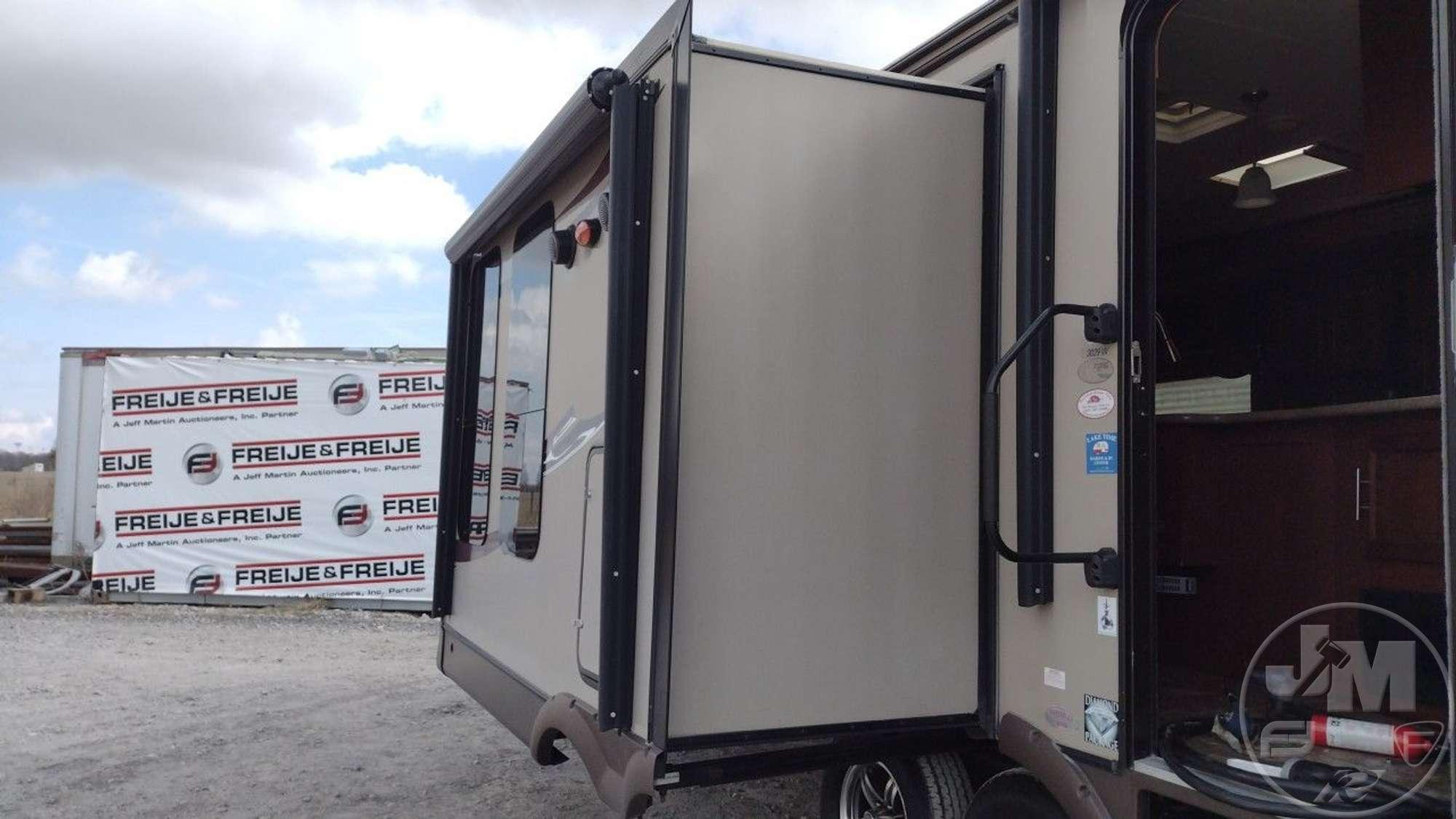 2015 FOREST RIVER REAL-LITE / ROCKWOOD LITE WEIGHT TRAILERS VIN: 4X4TRLF22F1862677 BUMPER PULL CAMPE