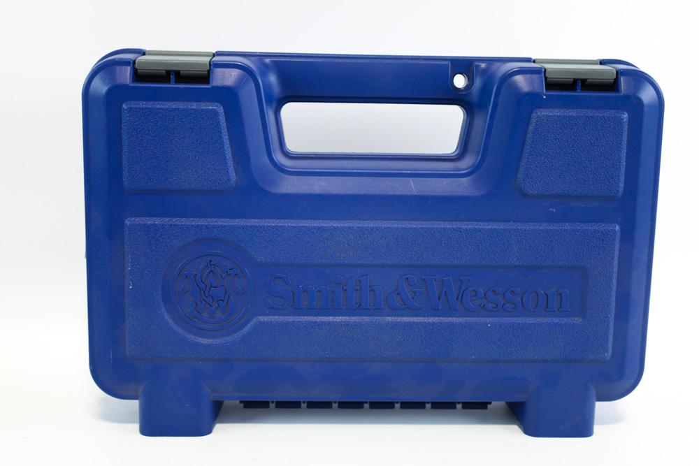 Smith & Wesson M&P 40 S&W Semi Auto Pistol w/ Case