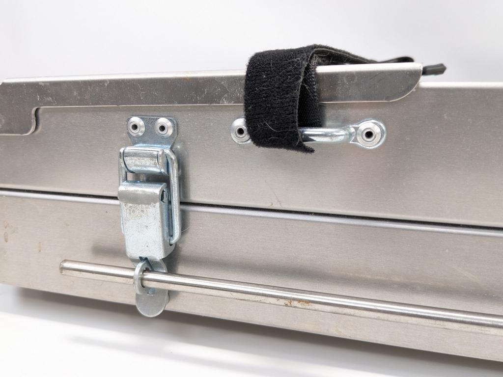 Cabelas Locking Aluminum Gun Case w/ Wheels