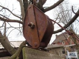 Decorative bird feeder