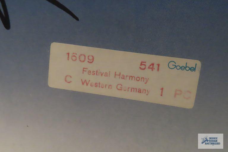 Goebel Festival Harmony figurine, Number 1609-541