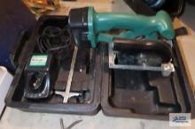 Grizzly 18 volt circular saw with one battery, charger and case