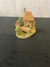David Winter Tollkeepers Cottage Figurine Hand Painted in Great Britain. See pics.