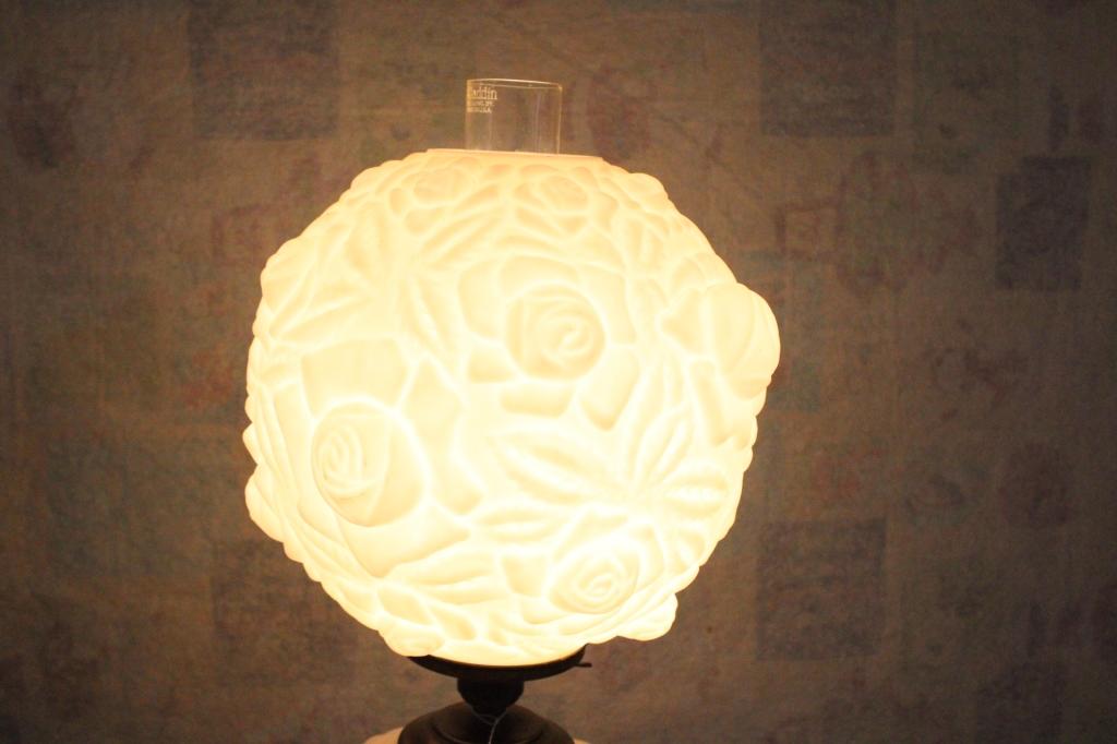 Fenton Puffed Rose 3 Globe Lamp