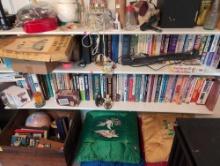 (BR2) CONTENTS OF (2) SHELVES TO INCLUDE A LARGE SELECTION OF BOOKS ON ANTIQUES/COLLECTIBLES, 6 PC.