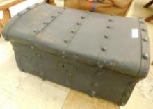 Vintage Painted Trunk No Tray