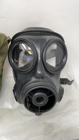 US MILITARY BAG, AVON S10 GAS MASK & FILTERS