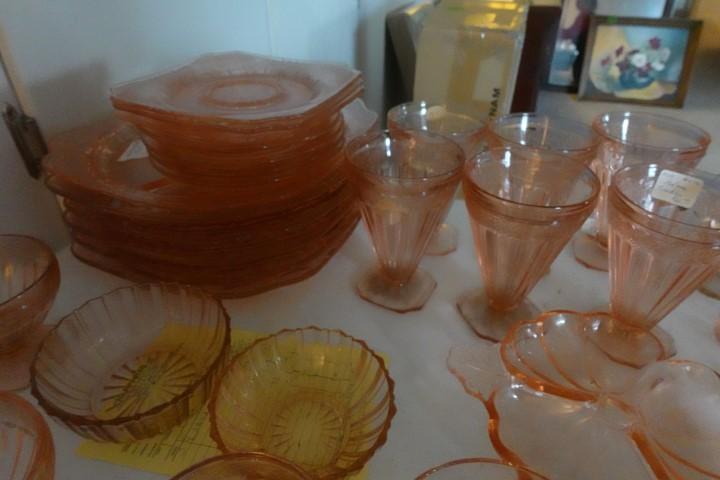 APPROX 40 PC PINK DEPRESSION GLASS IN DIFFERENT PATTERNS