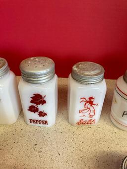 Very nice set of salt and pepper shakers