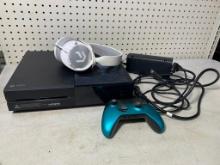 Microsoft XBOX ONE 500GB Console with Headset, Controller & Cords
