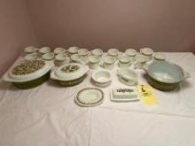 Pyrex baking dishes and cups